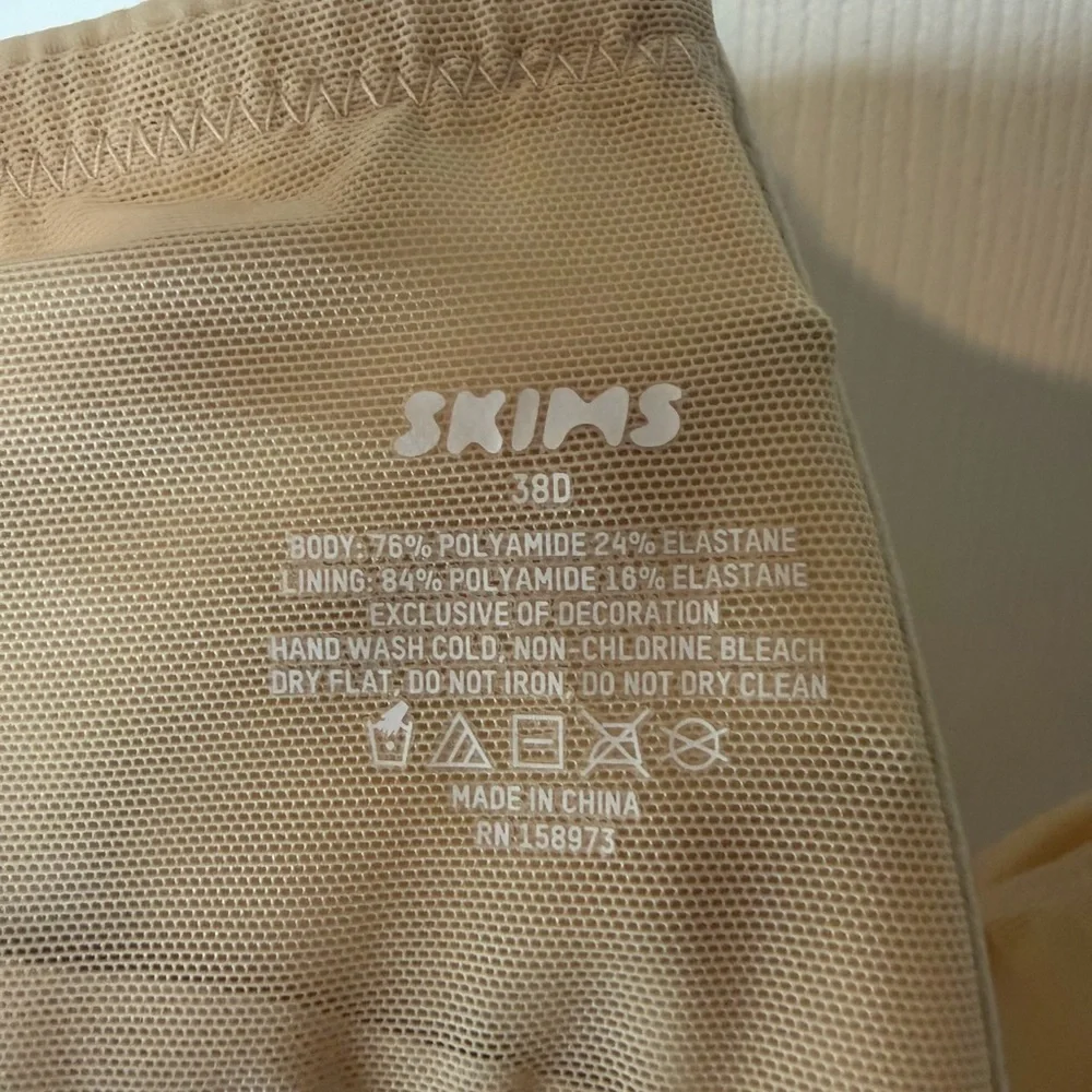 NWT SKIMS Underwire Balconette Bra – Sand – 38D - Picture 7 of 7